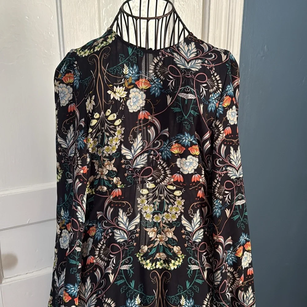 Floral Zara Dress. Very adorable and great for any occasion. NWT. Size S - Picture 3 of 7